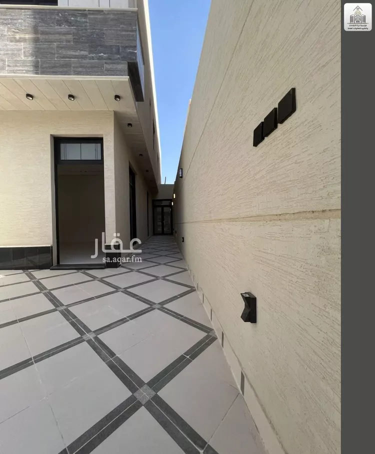 Floor for Sale in Riyadh Al Janadriyah