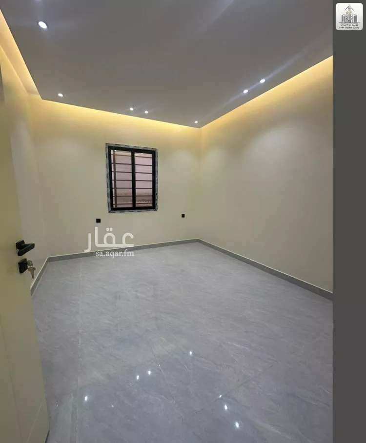 Floor for Sale in Riyadh Okaz 8