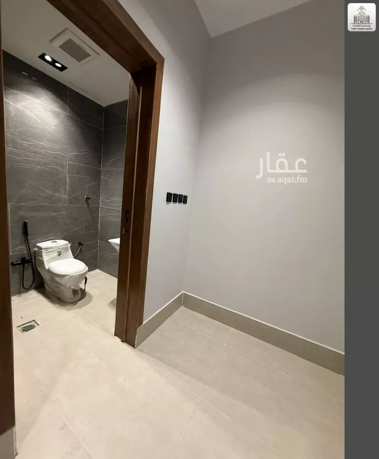 فيلا للبيع في شارع حسين الأبريقي, حي عكاظ, مدينة الرياض, منطقة الرياض 18
