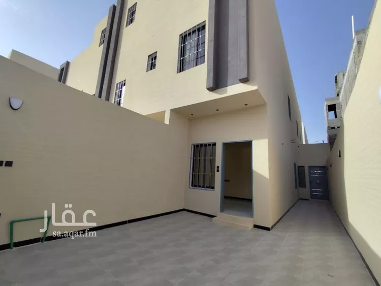 دور للبيع في شارع حسان بن قيس, حي بدر, مدينة الرياض, منطقة الرياض صورة 4