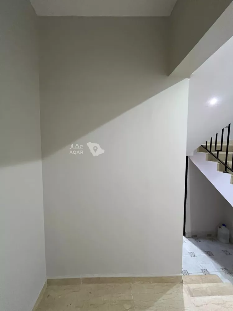 Floor for Sale in Riyadh Dirab 6