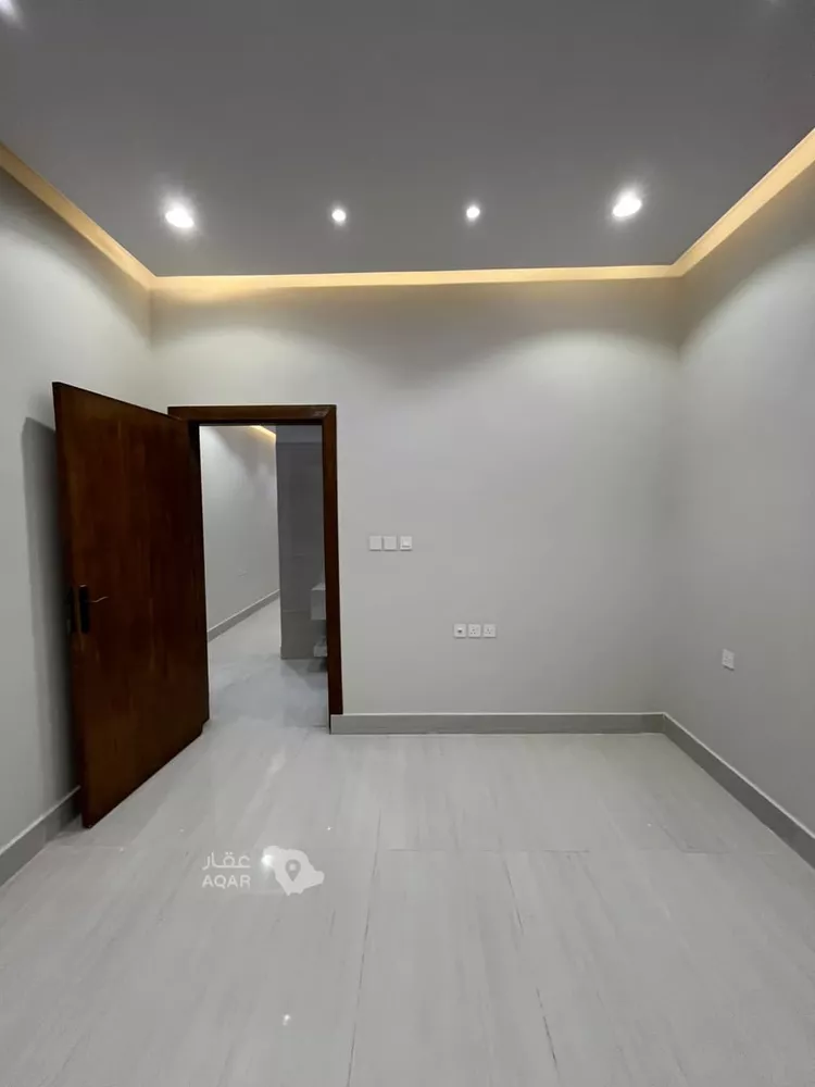 Floor for Sale in Riyadh Dirab 24