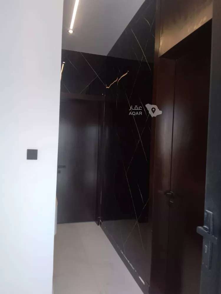 دور للبيع في شارع احمد بن عفيف, حي الجنادرية, مدينة الرياض, منطقة الرياض 11