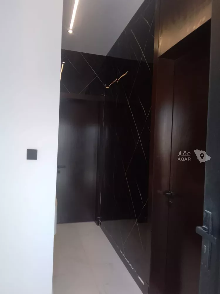 دور للبيع في شارع احمد بن عفيف, حي الجنادرية, مدينة الرياض, منطقة الرياض 18