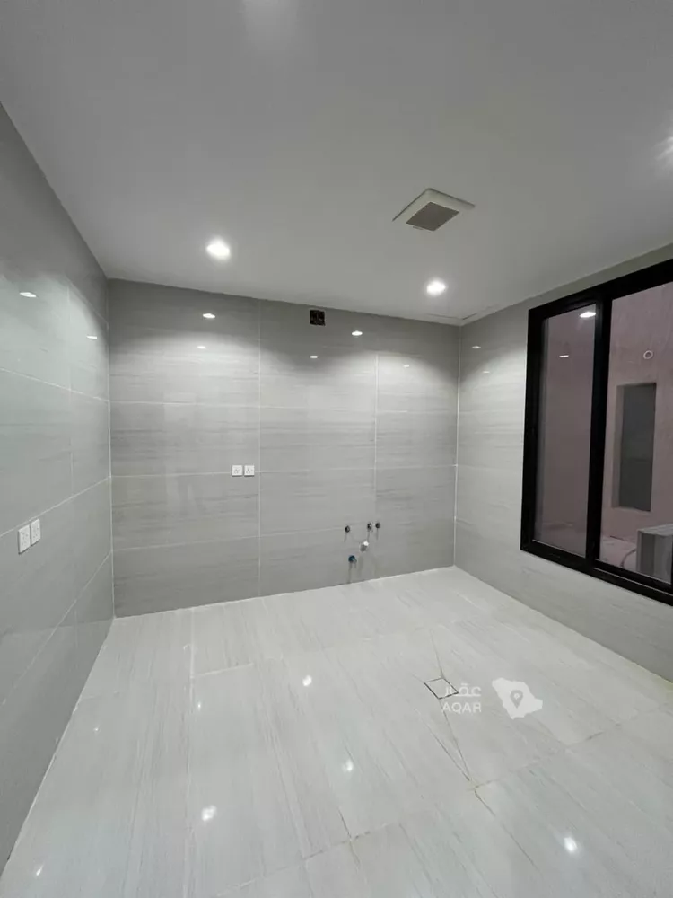 Floor for Sale in Riyadh Dirab 18