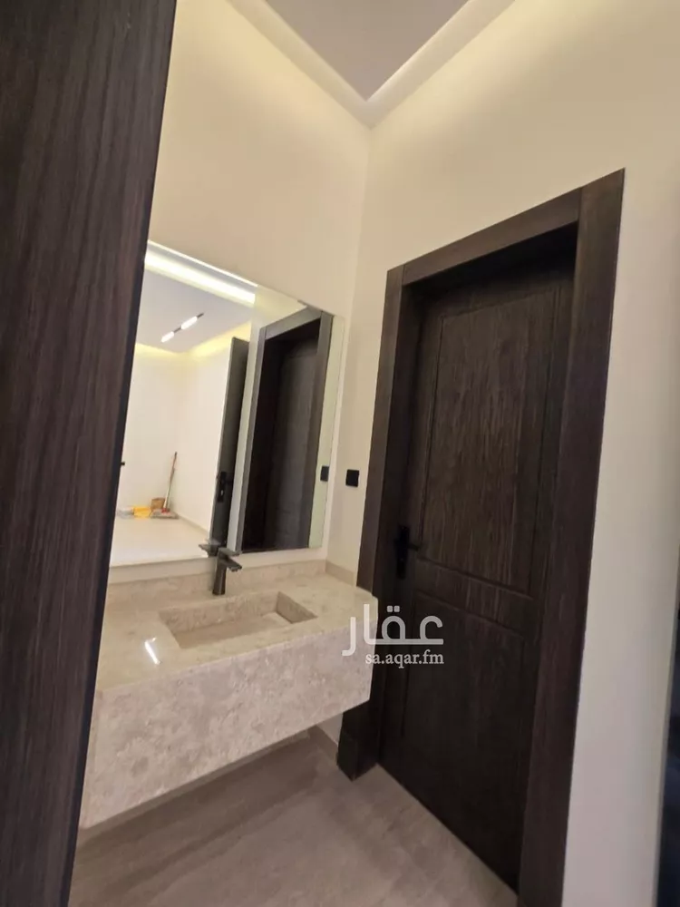 فيلا للبيع في شارع أبي العيناء اليماني, حي العريجاء الأوسط, مدينة الرياض, منطقة الرياض 25
