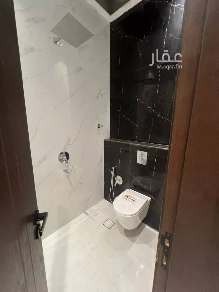 Floor for Sale in Riyadh Al Janadriyah 9