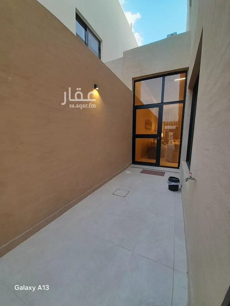 دور للبيع في شارع عبدالرحمن الرازي, حي عكاظ, مدينة الرياض, منطقة الرياض صورة 3