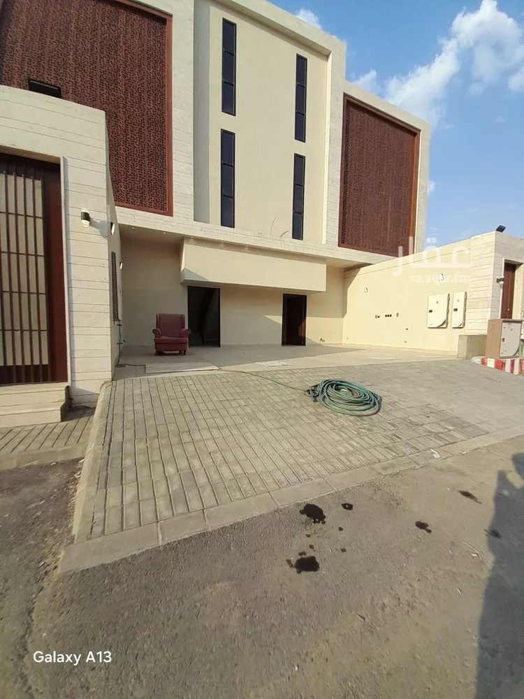Floor for Sale in Riyadh Al Hazm