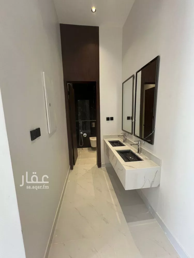 Floor for Sale in Riyadh Al Janadriyah 8