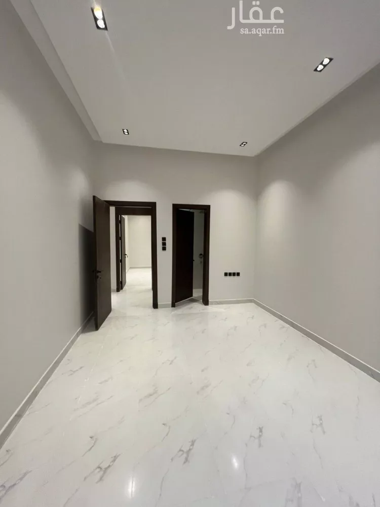 Floor for Sale in Riyadh Al Janadriyah 18