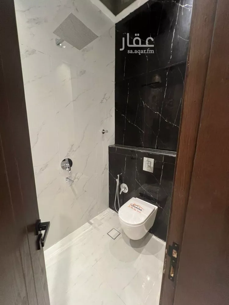 Floor for Sale in Riyadh Al Janadriyah 11