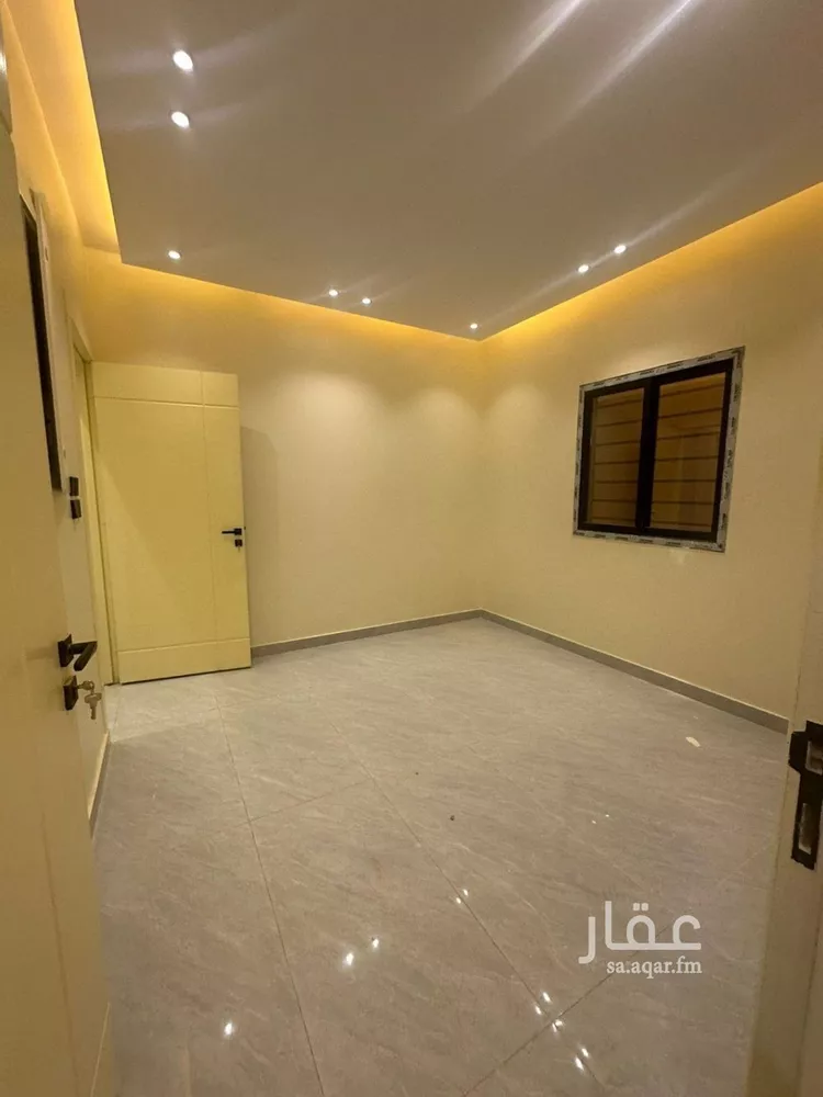 Floor for Sale in Riyadh Okaz 12
