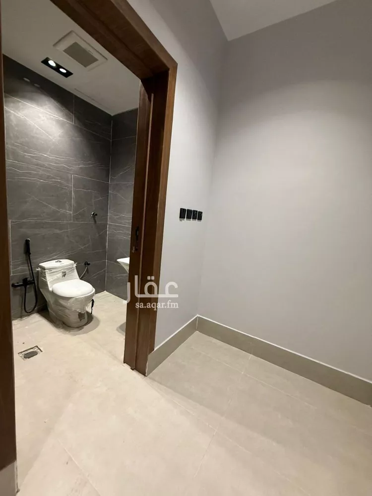 فيلا للبيع في شارع حسين الأبريقي, حي عكاظ, مدينة الرياض, منطقة الرياض 18