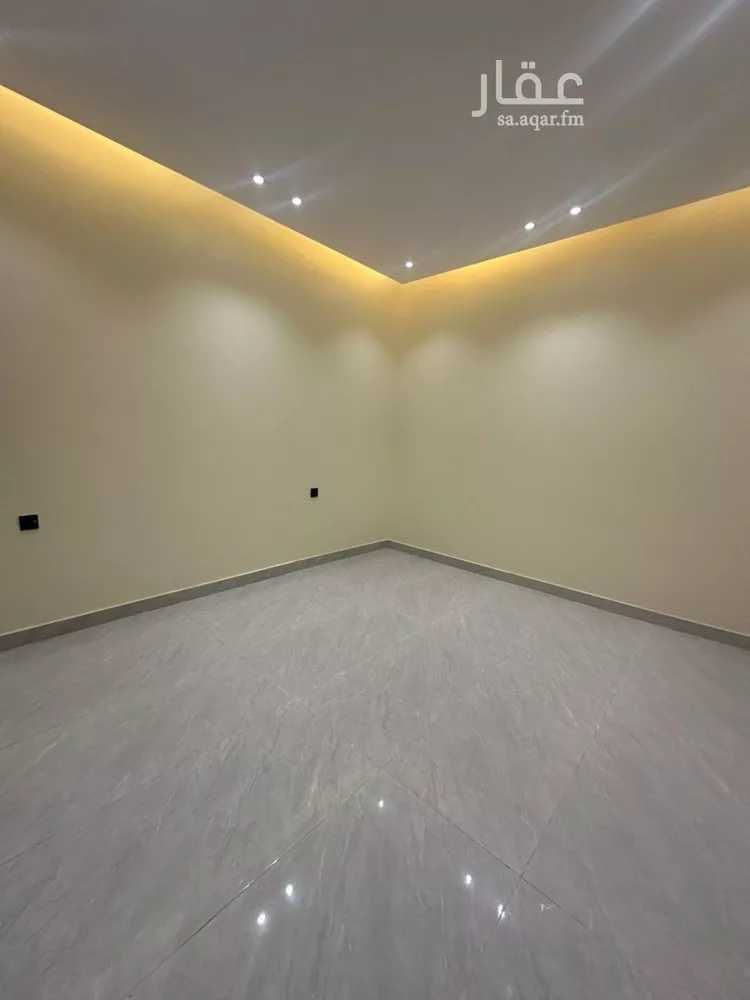 Floor for Sale in Riyadh Okaz 8