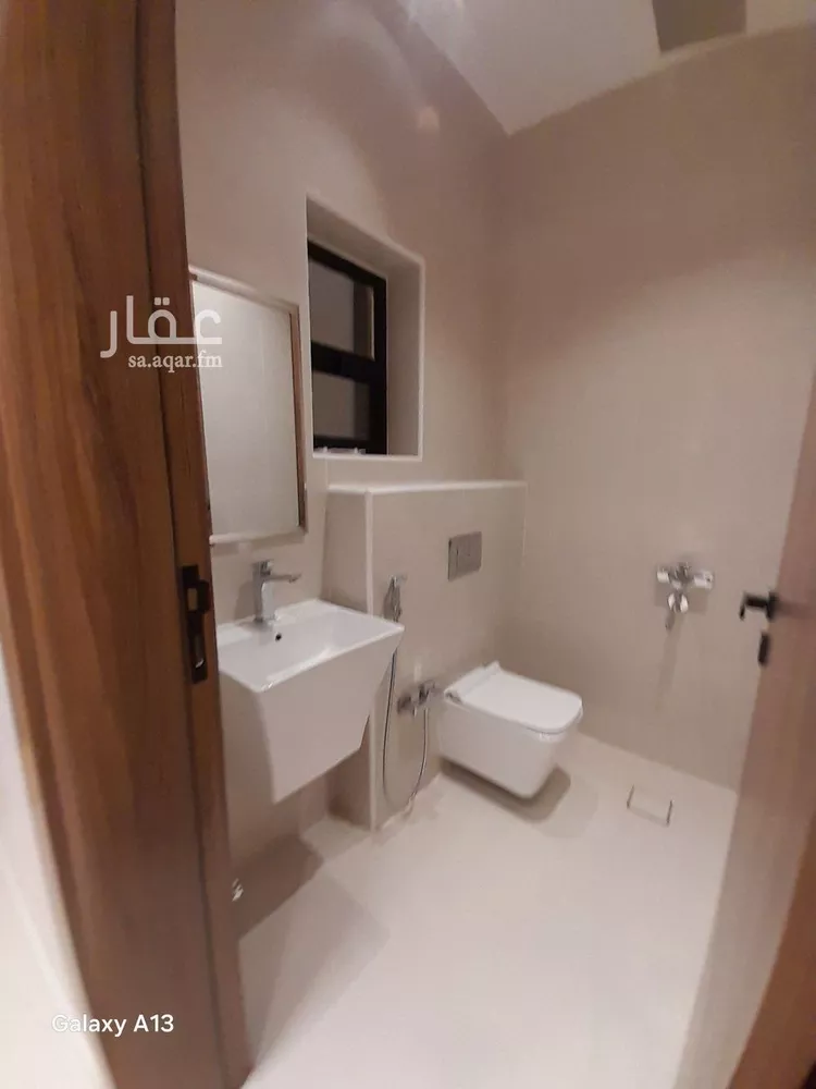 Floor for Sale in Riyadh Okaz 7