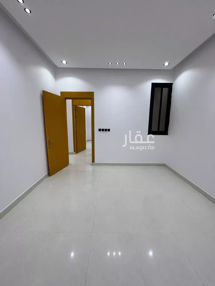 Floor for Sale in Riyadh Al Janadriyah 13