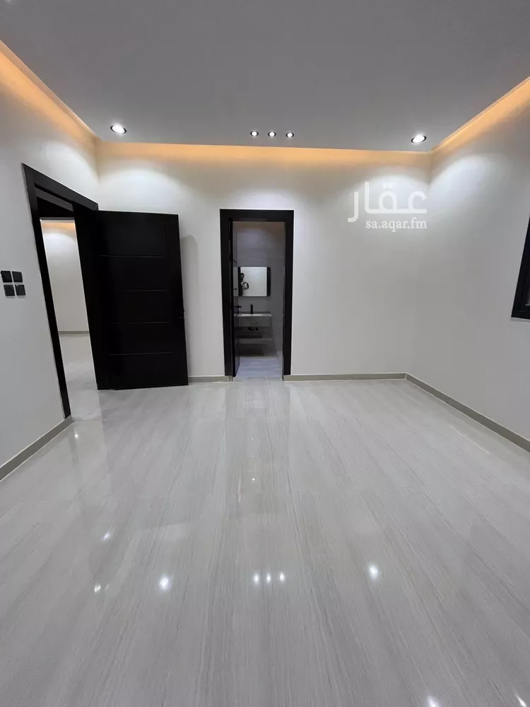 Floor for Sale in Riyadh Al Janadriyah 7