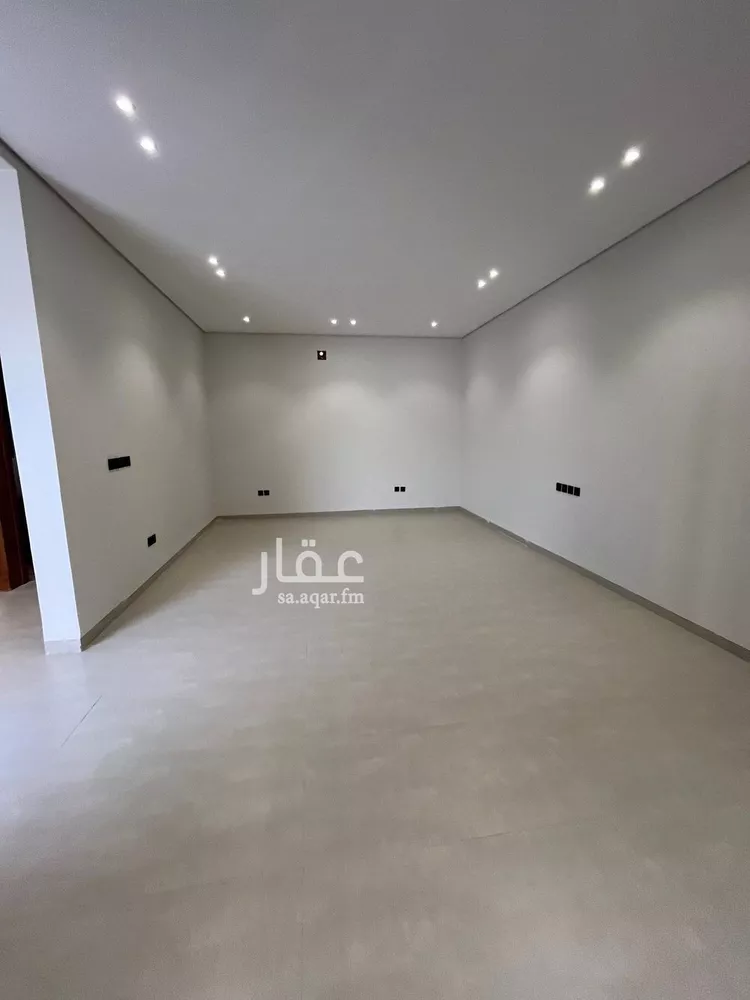 Floor for Sale in Riyadh Al Janadriyah 21
