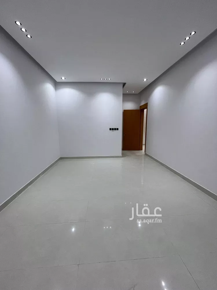Floor for Sale in Riyadh Al Janadriyah 18