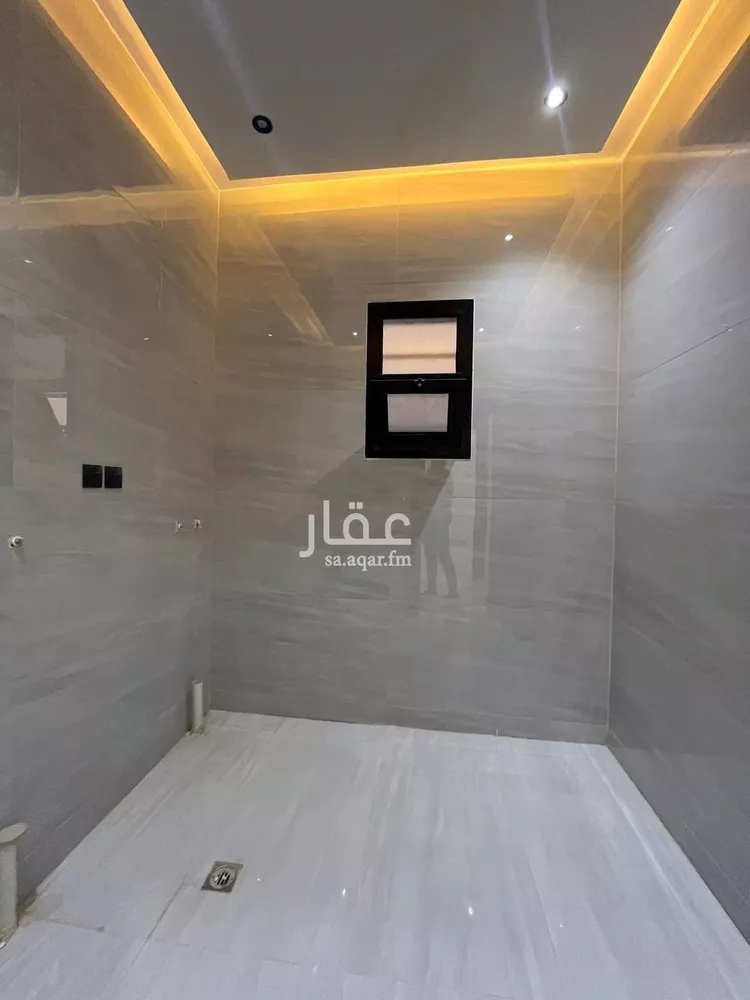 Floor for Sale in Riyadh Al Janadriyah 9