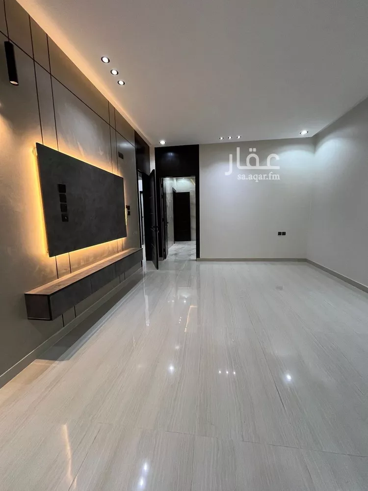 Floor for Sale in Riyadh Al Janadriyah 12