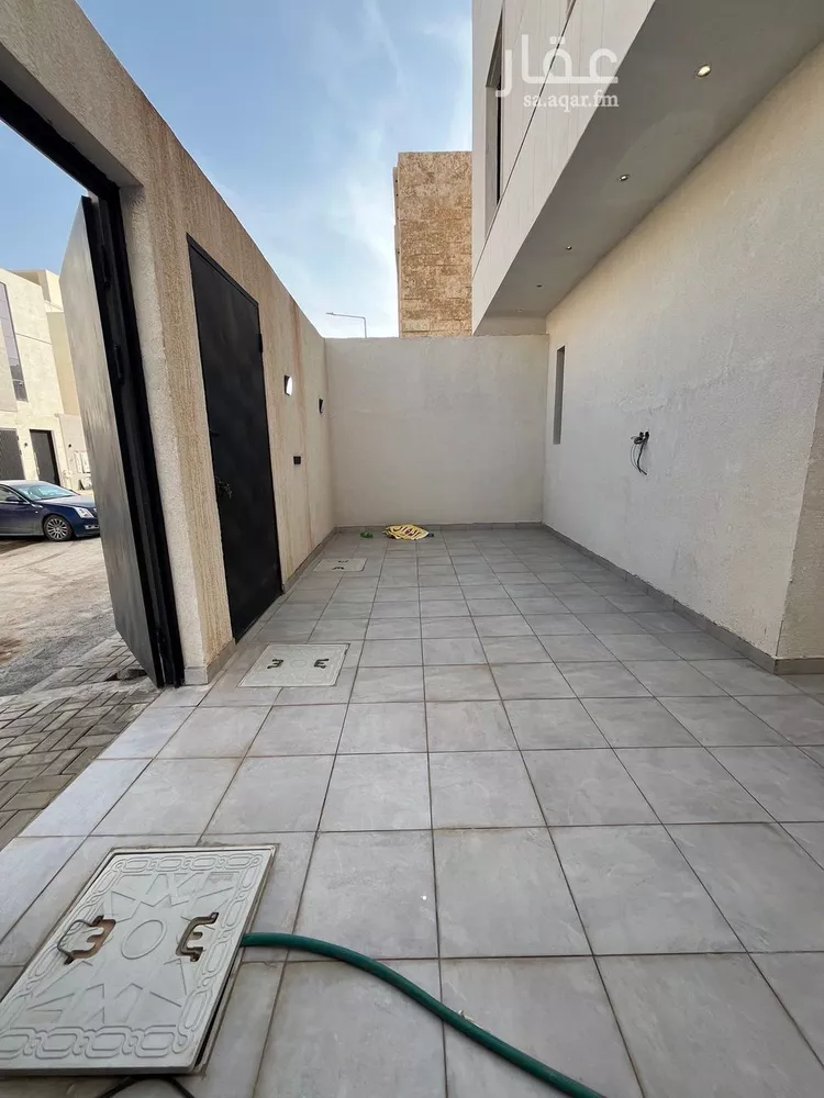 Floor for Sale in Riyadh Al Janadriyah 6