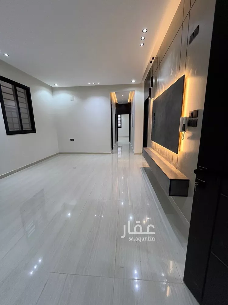 Floor for Sale in Riyadh Al Janadriyah 16