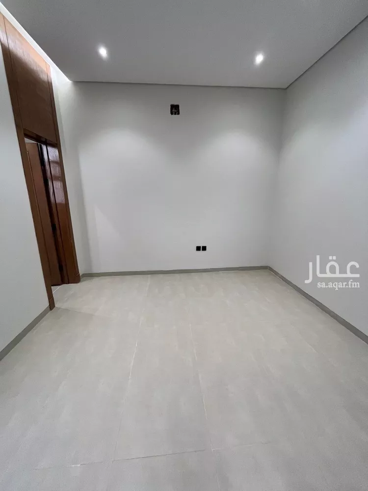 Floor for Sale in Riyadh Al Janadriyah 10