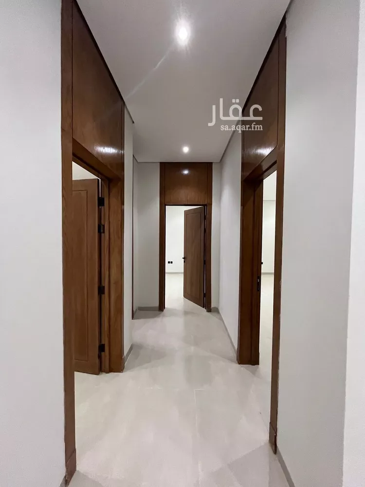 Floor for Sale in Riyadh Al Janadriyah 11