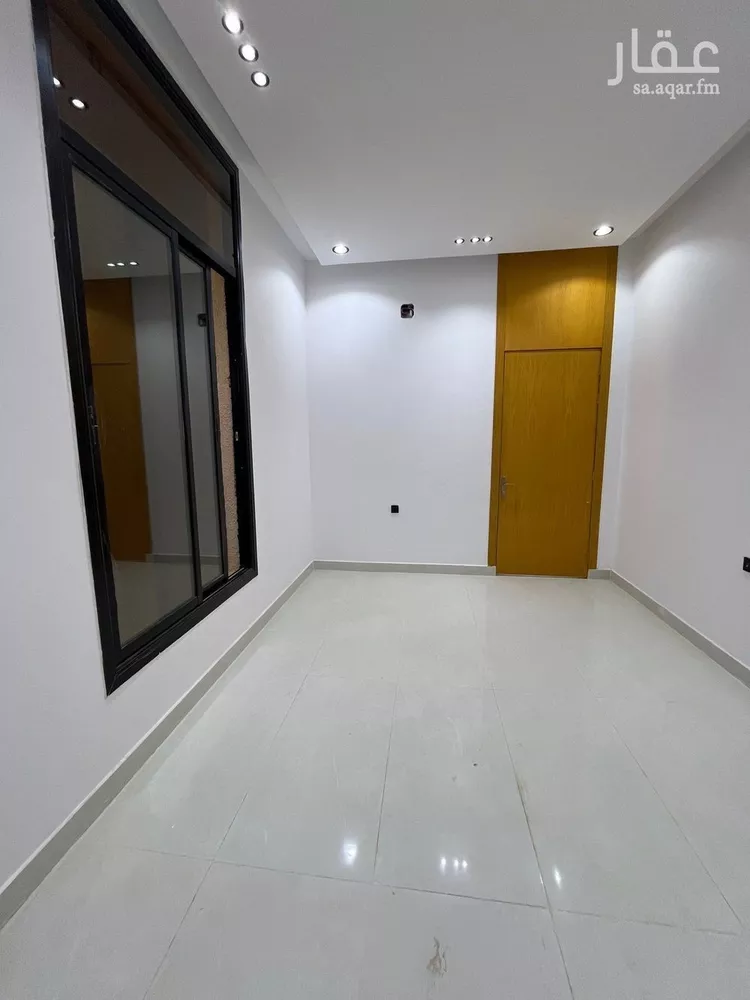 Floor for Sale in Riyadh Al Janadriyah 8