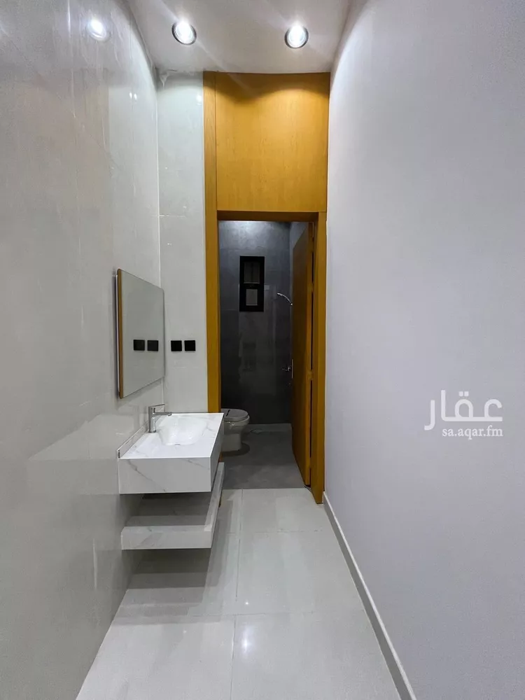 Floor for Sale in Riyadh Al Janadriyah 12