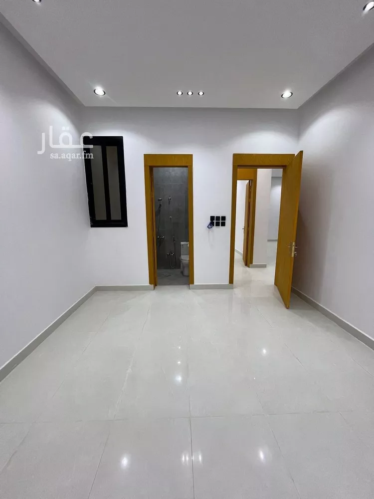 Floor for Sale in Riyadh Al Janadriyah 14