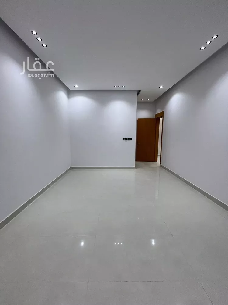 Floor for Sale in Riyadh Al Janadriyah 16