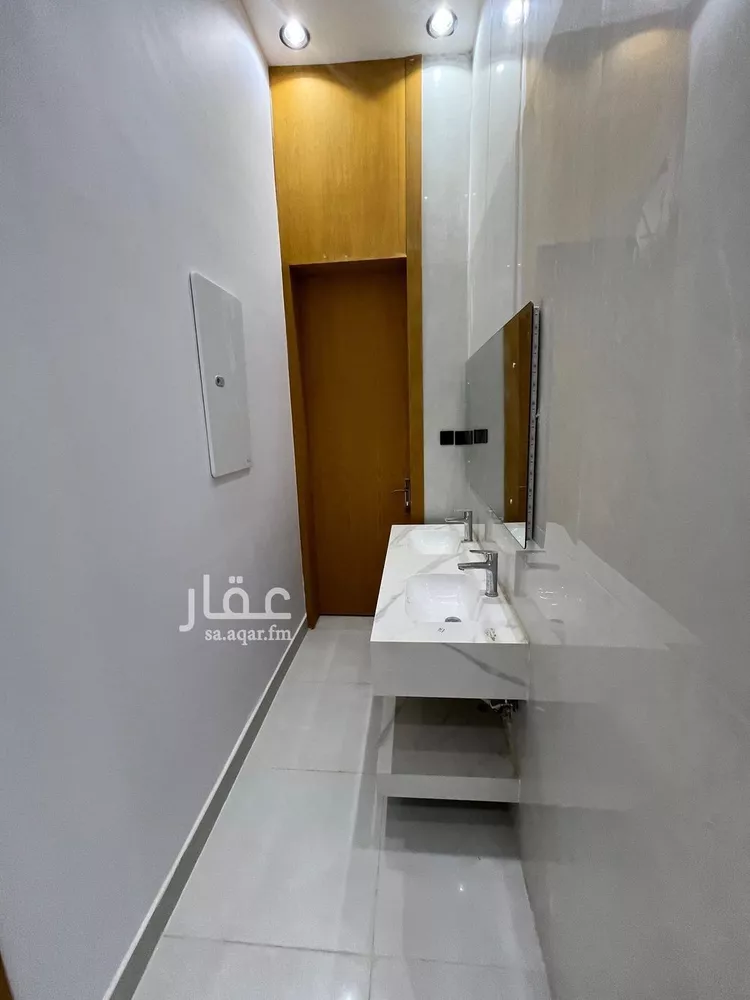 Floor for Sale in Riyadh Al Janadriyah 21