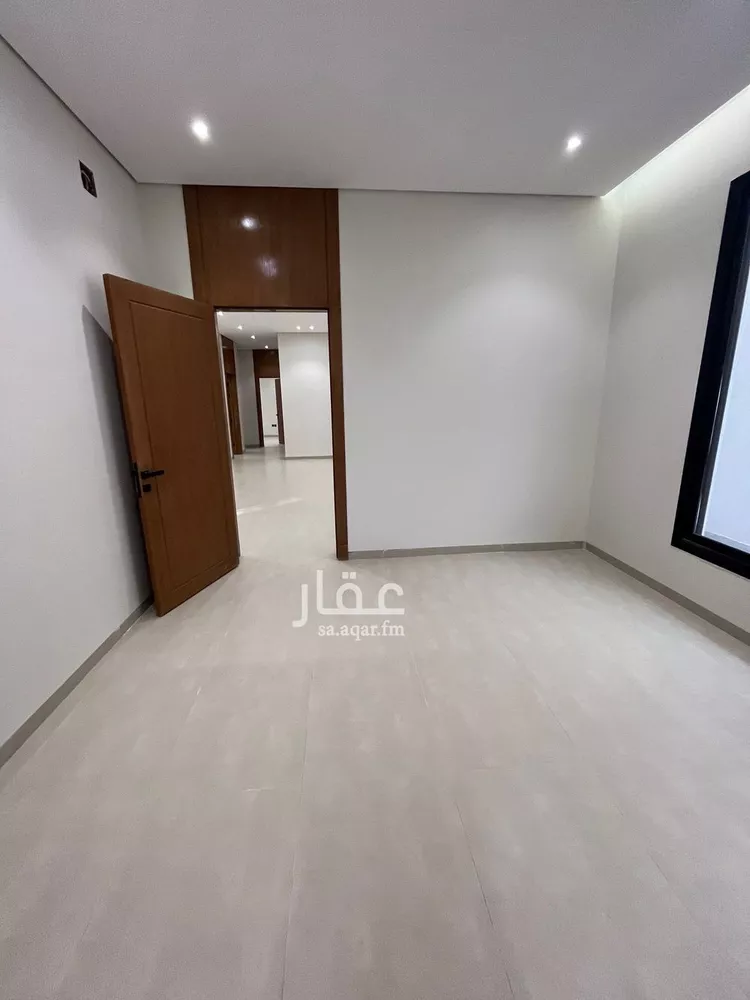 Floor for Sale in Riyadh Al Janadriyah 18
