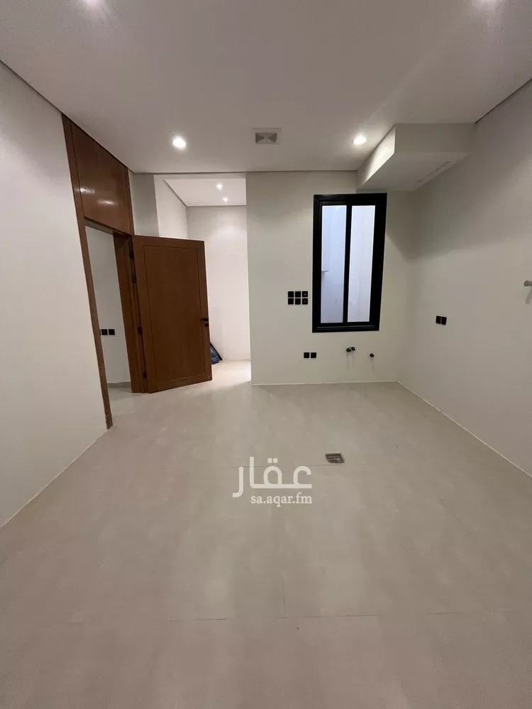 Floor for Sale in Riyadh Al Janadriyah 16
