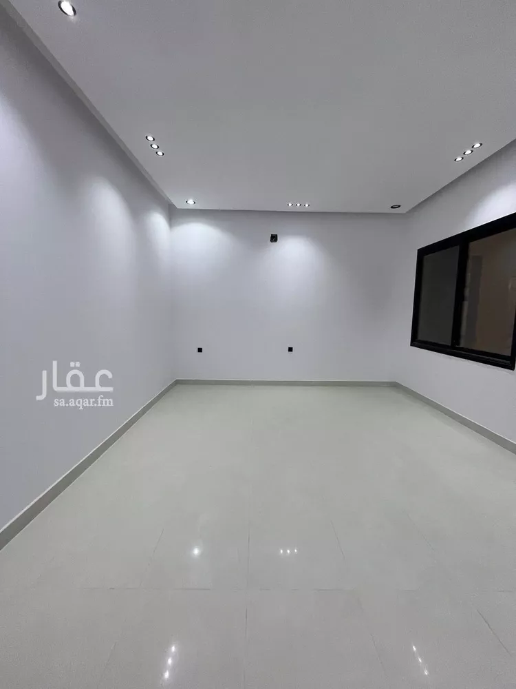 Floor for Sale in Riyadh Al Janadriyah 7