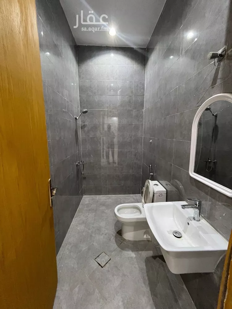 Floor for Sale in Riyadh Al Janadriyah 24