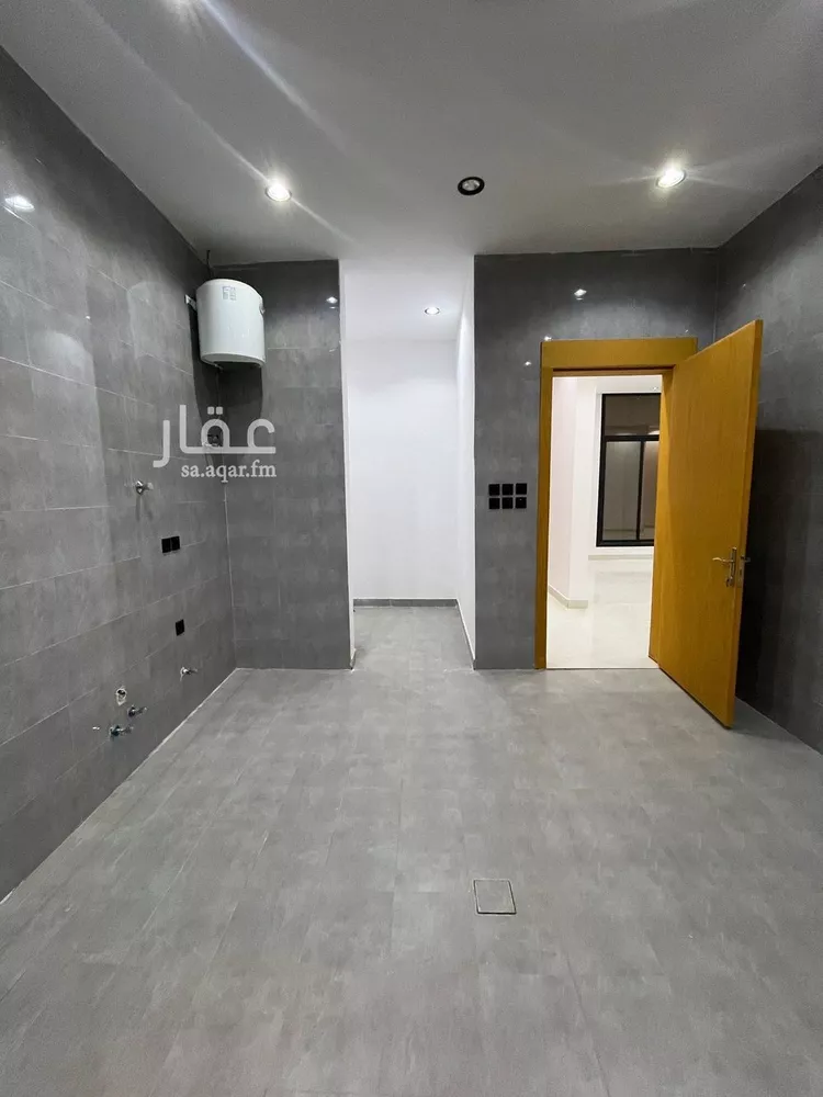 Floor for Sale in Riyadh Al Janadriyah 23