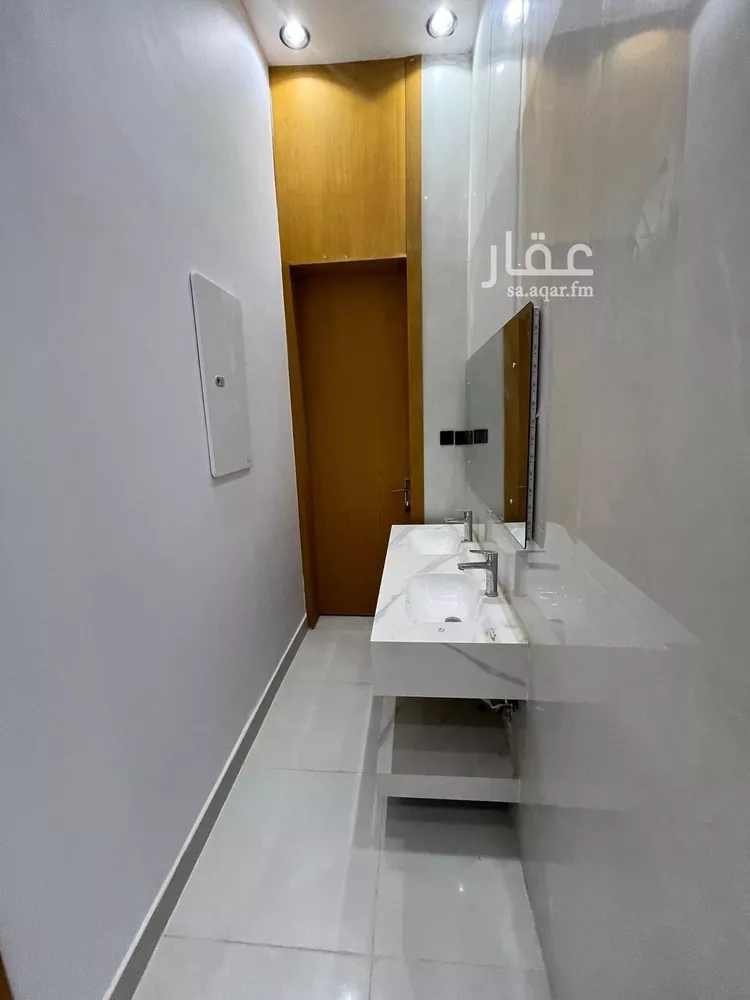 Floor for Sale in Riyadh Al Janadriyah 28