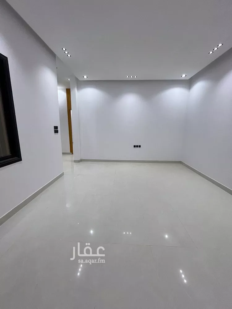 Floor for Sale in Riyadh Al Janadriyah 30