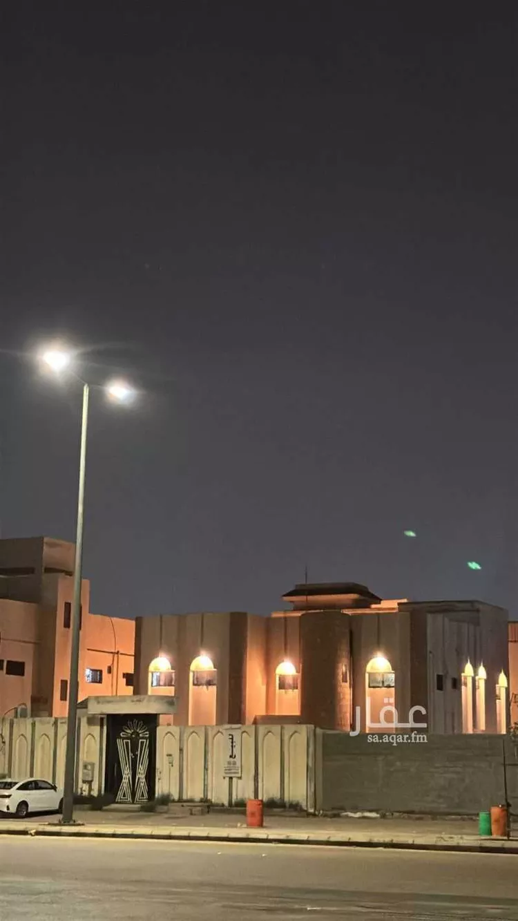 فيلا للبيع في شارع الحارث بن خالد, حي المنار, مدينة بريده, منطقة القصيم صورة 2