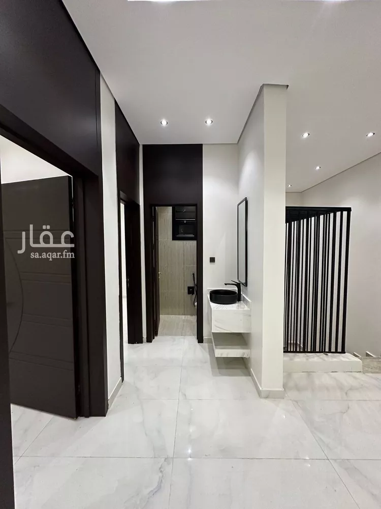 فيلا للبيع في شارع سلطان قابوس, حي المعيزيلة, مدينة الرياض, منطقة الرياض صورة 5