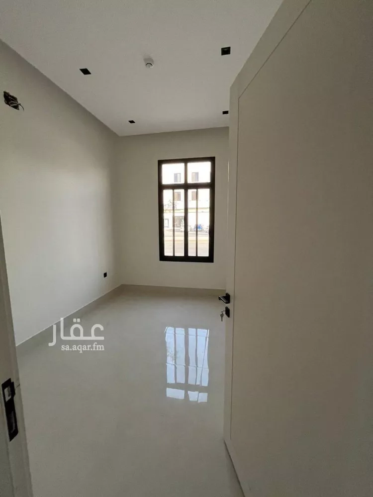 شقة للبيع في شارع عبدالعزيز بن إسماعيل, حي المهدية, مدينة الرياض, منطقة الرياض 18