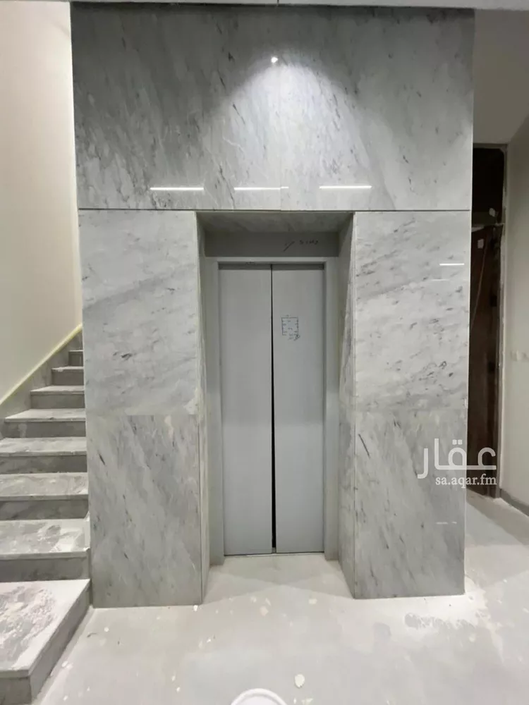 فيلا للبيع في شارع أبي زرعة الهمذاني, حي المهدية, مدينة الرياض, منطقة الرياض 8