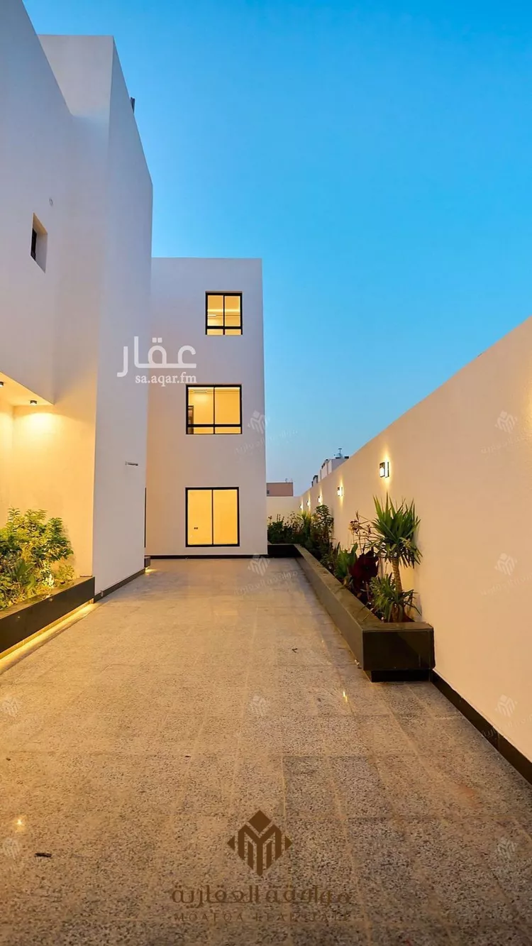 فيلا للبيع في شارع سعيد بن نافع, حي المهدية, مدينة الرياض, منطقة الرياض صورة 4