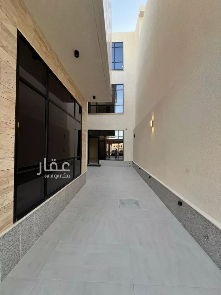 فيلا للبيع في شارع ابن صدقة الغرافي, حي المهدية, مدينة الرياض, منطقة الرياض صورة 4