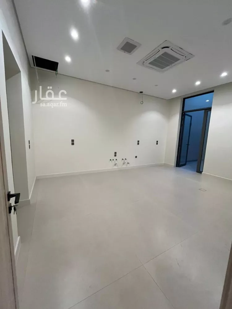 فيلا للبيع في شارع ابن سحيم, حي المهدية, مدينة الرياض, منطقة الرياض 7