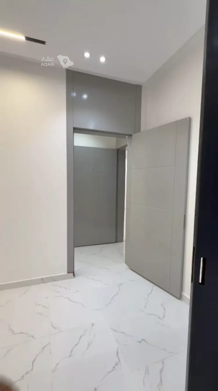Floor for Rent in Riyadh Al Janadriyah 3
